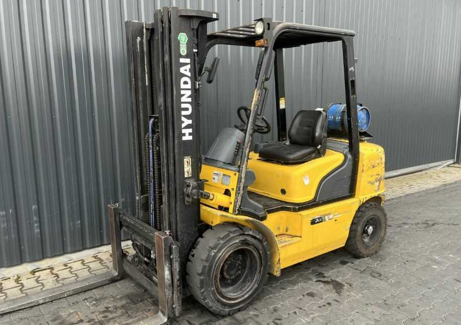 Hyundai 30L-7 - Xe nâng gas: hình 1 Hyundai 30L-7 - Xe nâng gas: hình 1