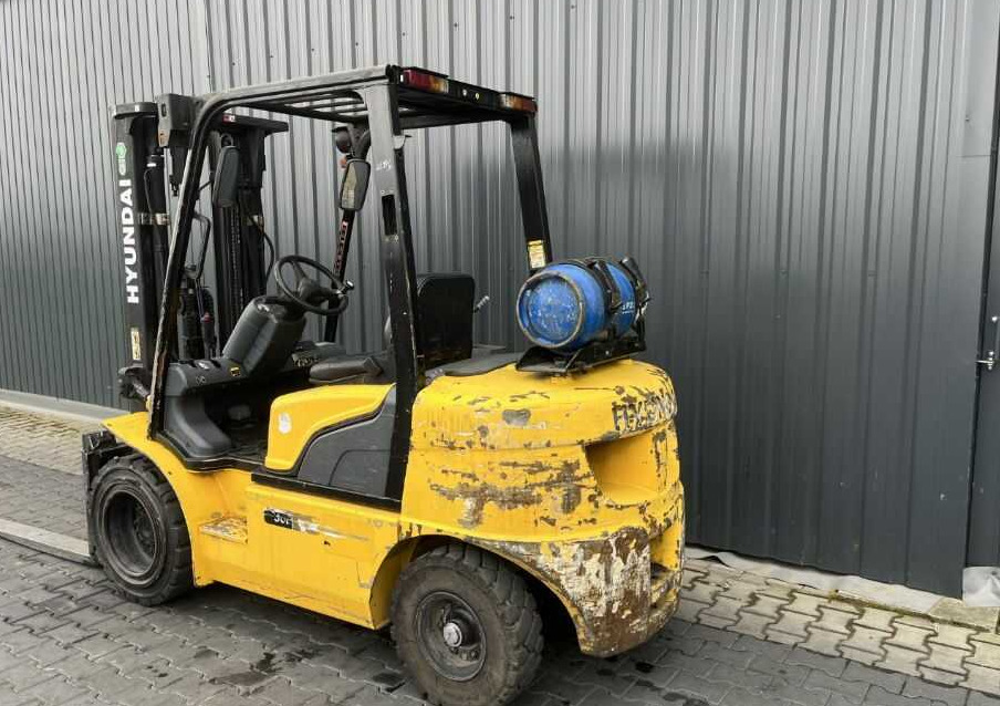 Hyundai 30L-7 - Xe nâng gas: hình 3 Hyundai 30L-7 - Xe nâng gas: hình 3