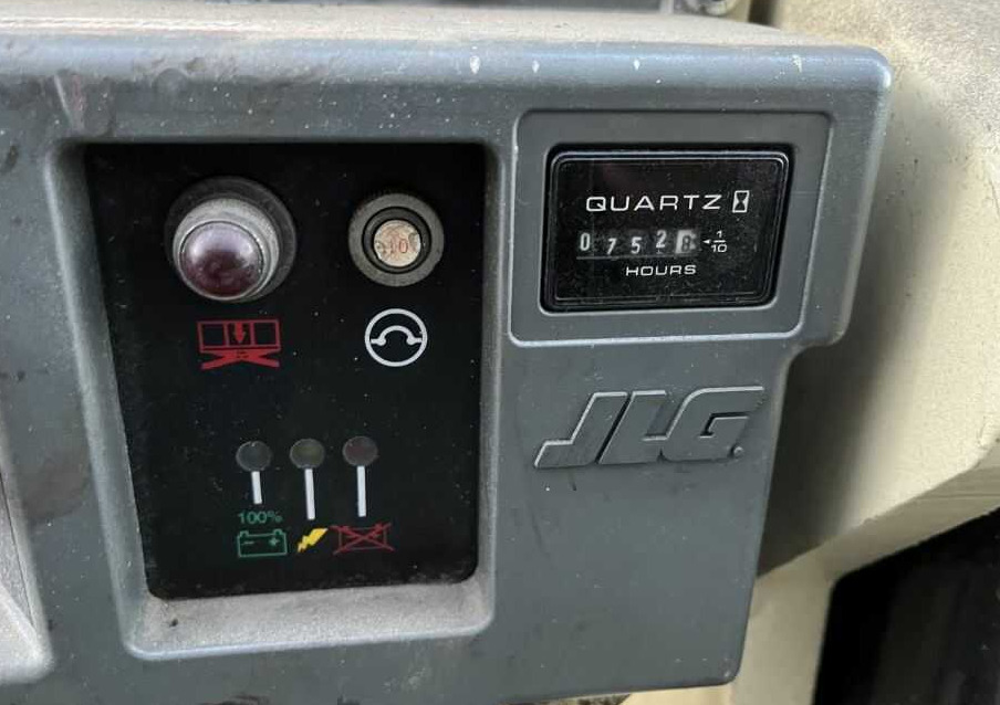 JLG 2646ES - Máy nâng người hình kéo: hình 5 JLG 2646ES - Máy nâng người hình kéo: hình 5