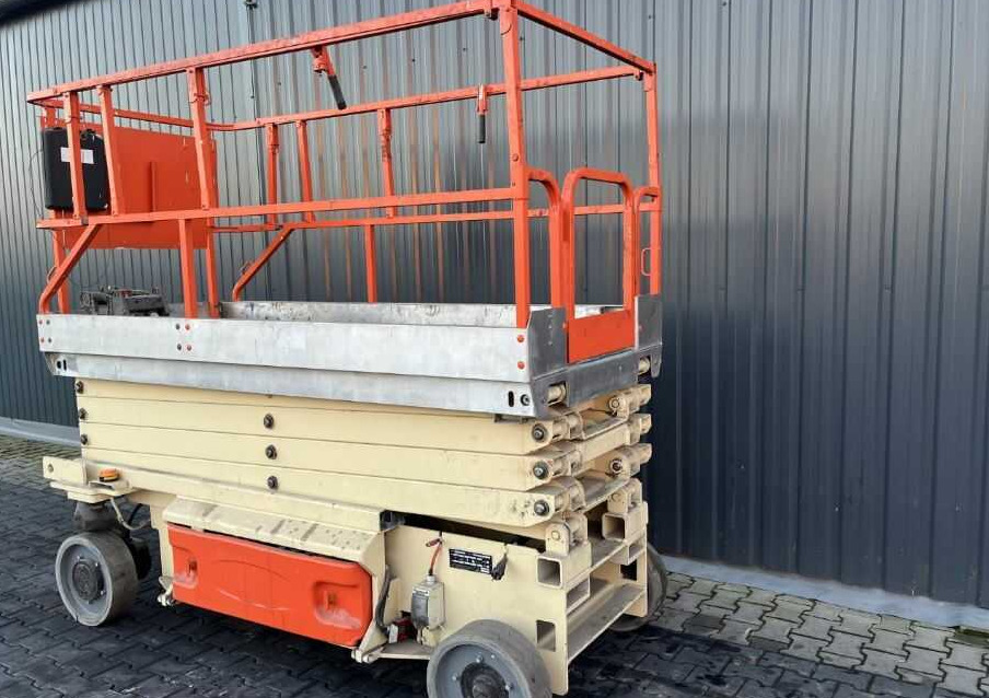 JLG 2646ES - Máy nâng người hình kéo: hình 3 JLG 2646ES - Máy nâng người hình kéo: hình 3