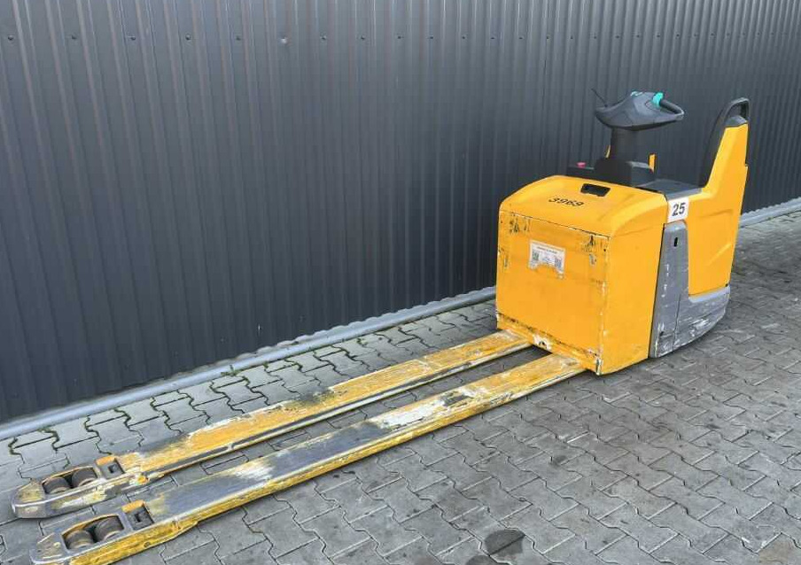 Jungheinrich ERE120 - Xe tải nâng pallet: hình 1 Jungheinrich ERE120 - Xe tải nâng pallet: hình 1