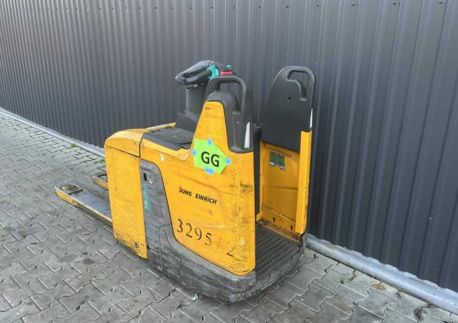 Jungheinrich ERE120 - Xe tải nâng pallet: hình 3 Jungheinrich ERE120 - Xe tải nâng pallet: hình 3
