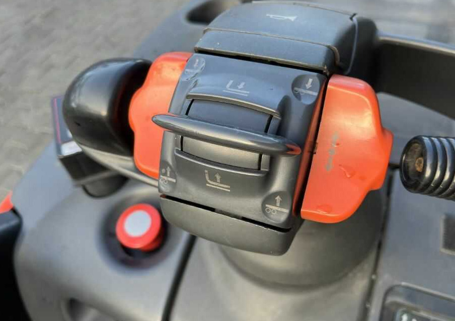 Linde D12SP - Máy xếp chồng: hình 3 Linde D12SP - Máy xếp chồng: hình 3