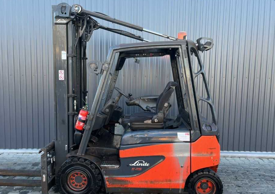 Linde E25-01 - Xe nâng điện: hình 2 Linde E25-01 - Xe nâng điện: hình 2