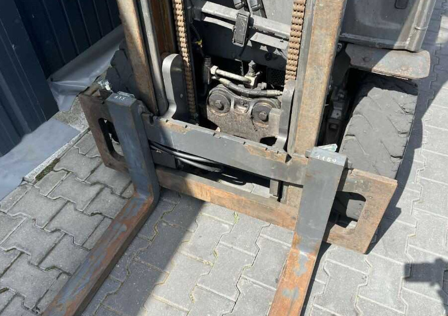 Xe nâng diesel Linde H25D: hình 8
