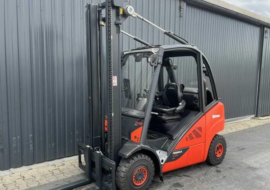 Linde H25T-02 - Xe nâng gas: hình 1 Linde H25T-02 - Xe nâng gas: hình 1