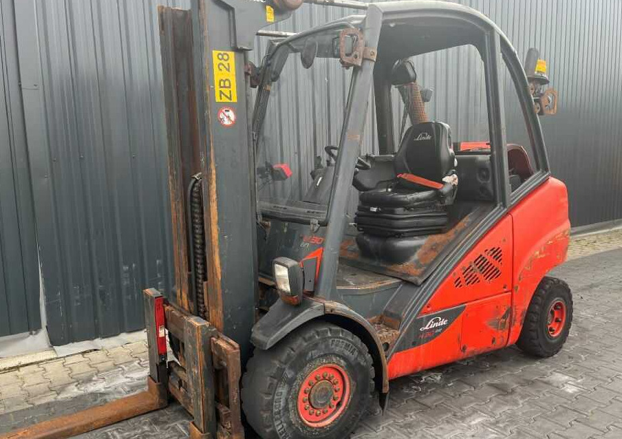 Linde H30T-02 - Xe nâng gas: hình 1 Linde H30T-02 - Xe nâng gas: hình 1