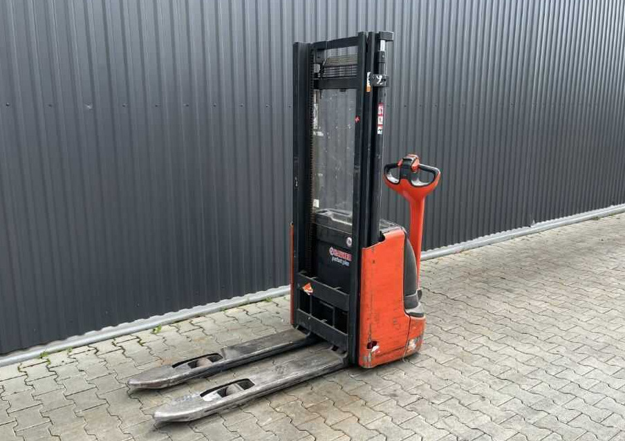 Linde L12 - Máy xếp chồng: hình 1 Linde L12 - Máy xếp chồng: hình 1
