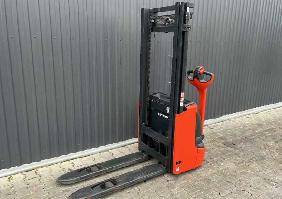 Linde L12 - Máy xếp chồng: hình 1 Linde L12 - Máy xếp chồng: hình 1