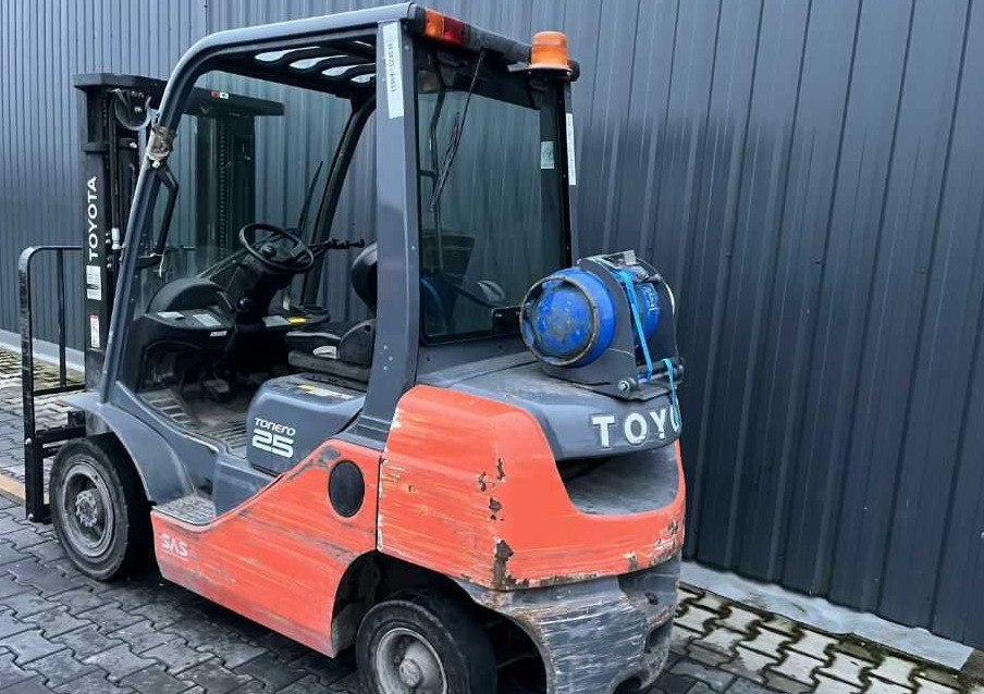 Toyota 8FGF25 - Xe nâng gas: hình 2 Toyota 8FGF25 - Xe nâng gas: hình 2