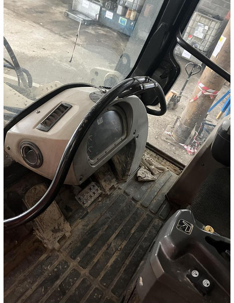 Caterpillar 963D - Máy xúc lật bánh xích: hình 5 Caterpillar 963D - Máy xúc lật bánh xích: hình 5