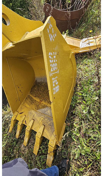 Komatsu PC200 - Gầu: hình 3 Komatsu PC200 - Gầu: hình 3