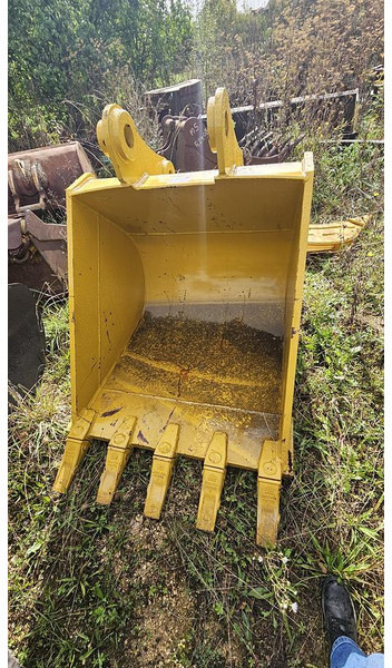 Komatsu PC200 - Gầu: hình 2 Komatsu PC200 - Gầu: hình 2