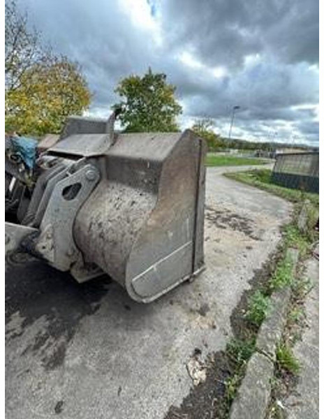 Volvo L150H - Máy xúc lật bánh lốp: hình 5 Volvo L150H - Máy xúc lật bánh lốp: hình 5