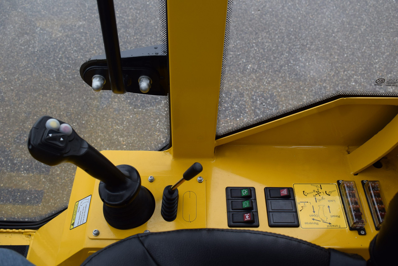 Eurotrac W13 Radlader Hoflader - Máy xúc lật mini gấp khúc: hình 5 Eurotrac W13 Radlader Hoflader - Máy xúc lật mini gấp khúc: hình 5