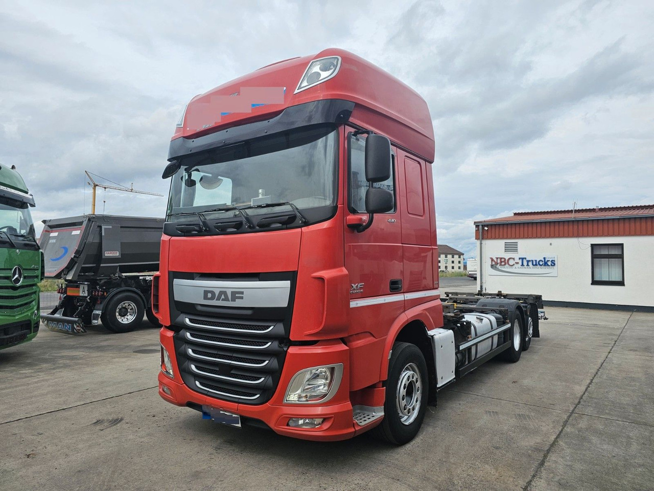 DAF XF 440 FAR * MUTLI * 2X TANK * RETARDER * STANDH - Xe chở container/ Xe tải hoán đổi thân: hình 1 DAF XF 440 FAR * MUTLI * 2X TANK * RETARDER * STANDH - Xe chở container/ Xe tải hoán đổi thân: hình 1