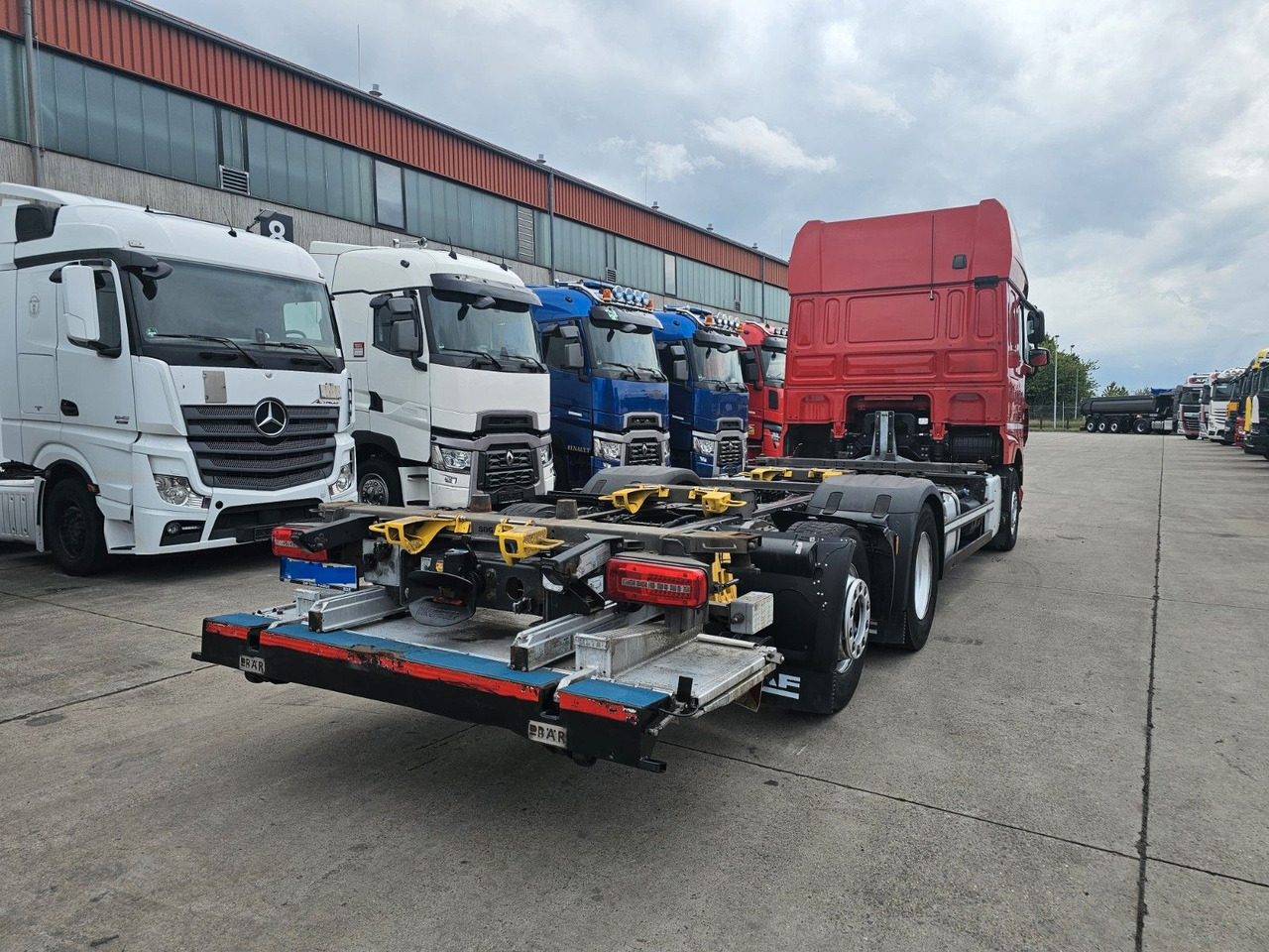 DAF XF 440 FAR * MUTLI * 2X TANK * RETARDER * STANDH - Xe chở container/ Xe tải hoán đổi thân: hình 5 DAF XF 440 FAR * MUTLI * 2X TANK * RETARDER * STANDH - Xe chở container/ Xe tải hoán đổi thân: hình 5