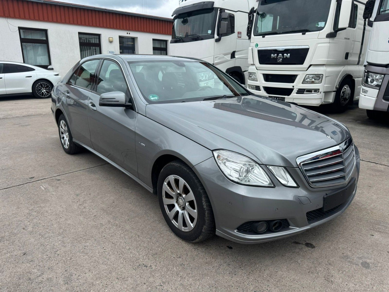 Mercedes-Benz E 200 CGI * PDC VORNE UND HINTEN * 2. HAND * - Sedan: hình 2 Mercedes-Benz E 200 CGI * PDC VORNE UND HINTEN * 2. HAND * - Sedan: hình 2