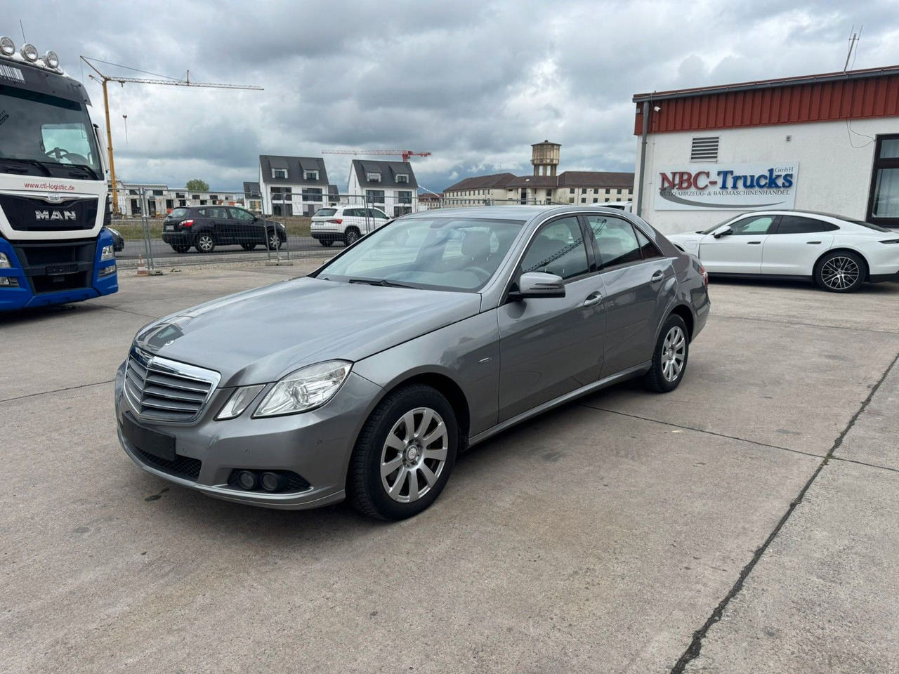 Mercedes-Benz E 200 CGI * PDC VORNE UND HINTEN * 2. HAND * - Sedan: hình 3 Mercedes-Benz E 200 CGI * PDC VORNE UND HINTEN * 2. HAND * - Sedan: hình 3