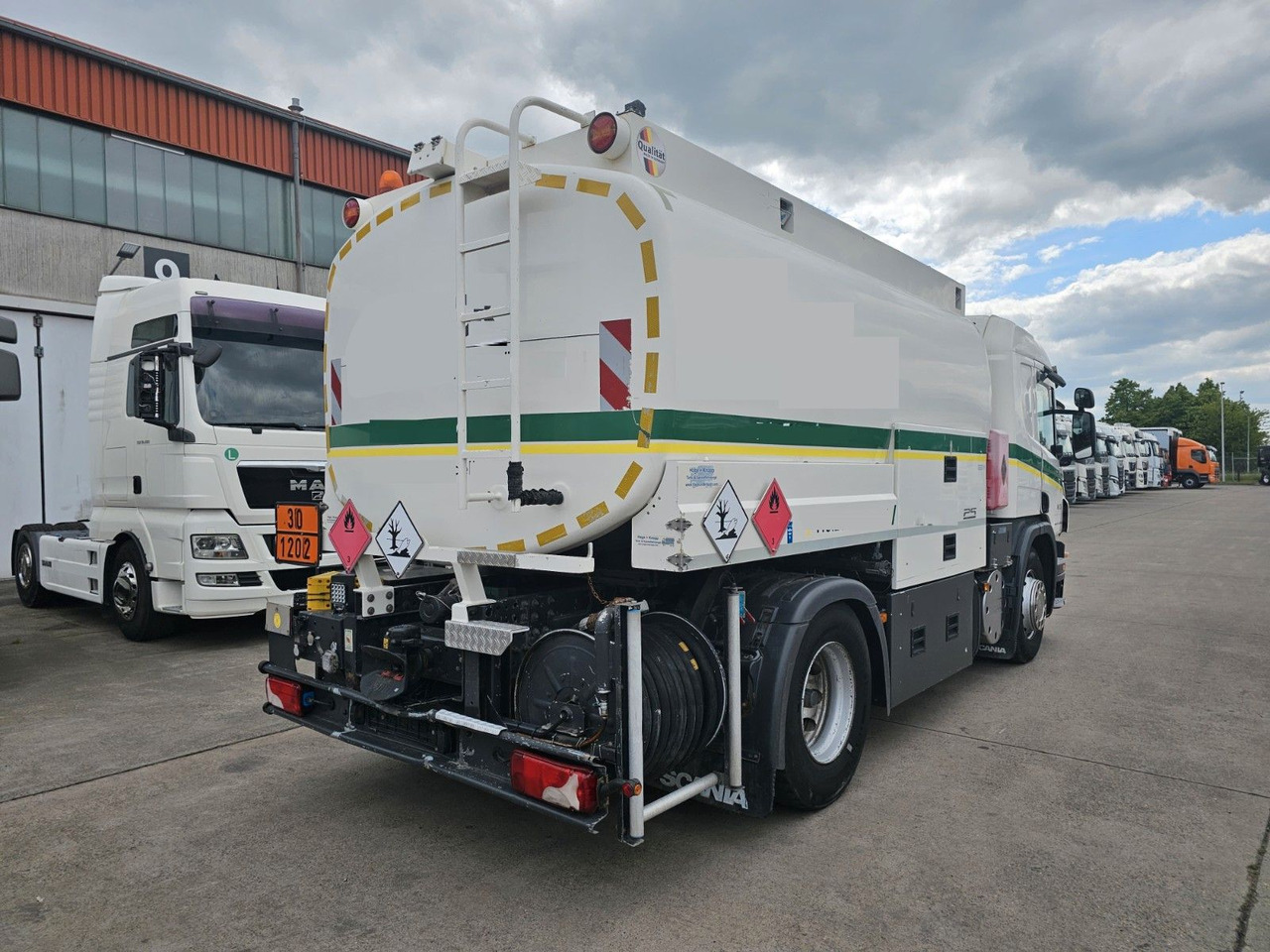 Scania P 360 * OBER/-UNTER * 3 KAMMER * BENZIN * - Xe bồn: hình 5 Scania P 360 * OBER/-UNTER * 3 KAMMER * BENZIN * - Xe bồn: hình 5