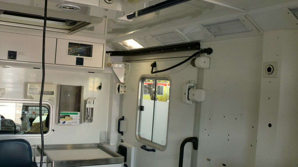 Mercedes-Benz Sprinter 516 CDI 4x4 WAS Koffer // Garantie // Mercedes-Benz Sprinter 516 CDI 4x4 WAS Koffer // Garantie // - Xe cứu thương: hình 4 Mercedes-Benz Sprinter 516 CDI 4x4 WAS Koffer // Garantie // Mercedes-Benz Sprinter 516 CDI 4x4 WAS Koffer // Garantie // - Xe cứu thương: hình 4