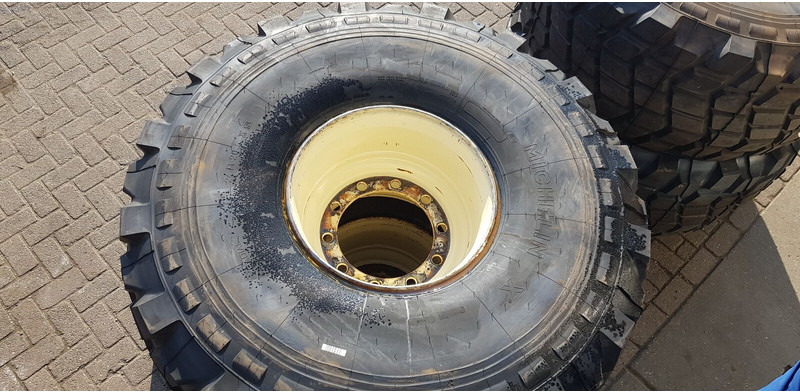 Michelin 24 20.5 xs - Lốp và vành: hình 2 Michelin 24 20.5 xs - Lốp và vành: hình 2