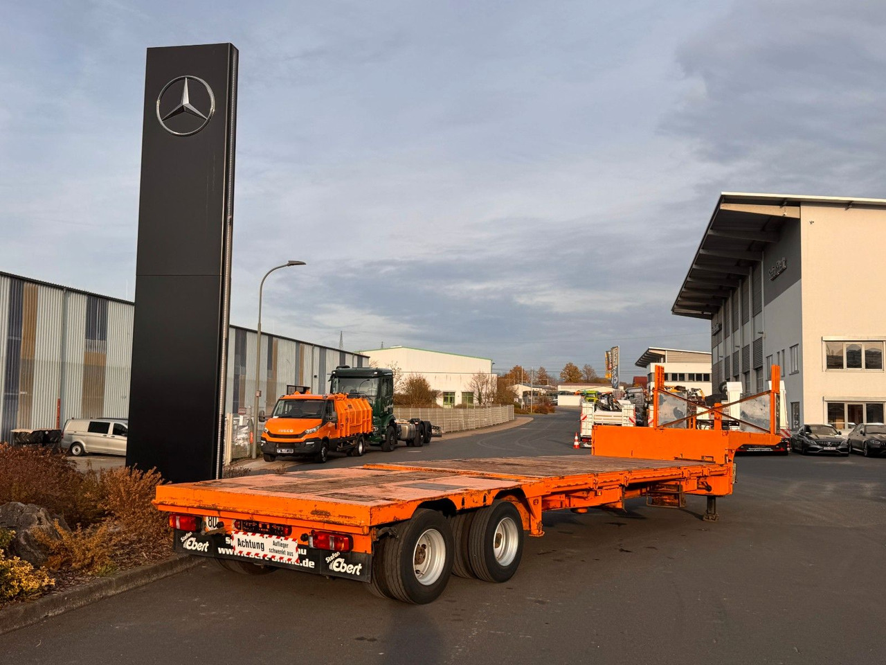 Dinkel DSAFA 36000 Schräglader/Tieflader 2x Lenkachse - Sơ mi rơ moóc thùng thấp: hình 2 Dinkel DSAFA 36000 Schräglader/Tieflader 2x Lenkachse - Sơ mi rơ moóc thùng thấp: hình 2