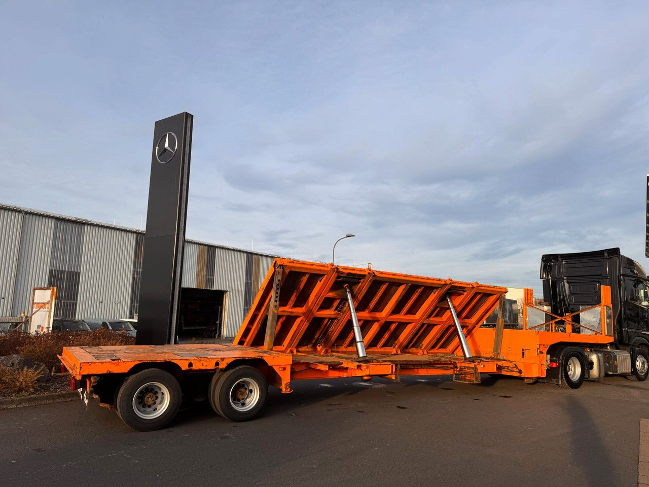 Dinkel DSAFA 36000 Schräglader/Tieflader 2x Lenkachse - Sơ mi rơ moóc thùng thấp: hình 1 Dinkel DSAFA 36000 Schräglader/Tieflader 2x Lenkachse - Sơ mi rơ moóc thùng thấp: hình 1