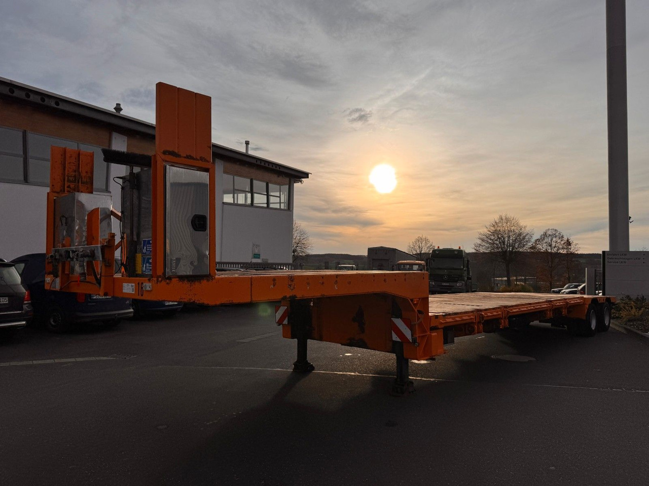 Dinkel DSAFA 36000 Schräglader/Tieflader 2x Lenkachse - Sơ mi rơ moóc thùng thấp: hình 4 Dinkel DSAFA 36000 Schräglader/Tieflader 2x Lenkachse - Sơ mi rơ moóc thùng thấp: hình 4