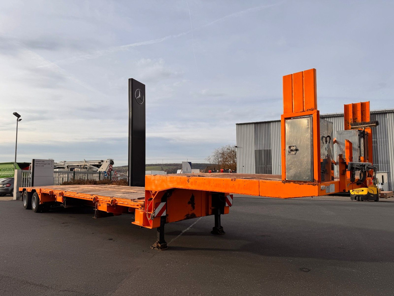 Dinkel DSAFA 36000 Schräglader/Tieflader 2x Lenkachse - Sơ mi rơ moóc thùng thấp: hình 3 Dinkel DSAFA 36000 Schräglader/Tieflader 2x Lenkachse - Sơ mi rơ moóc thùng thấp: hình 3