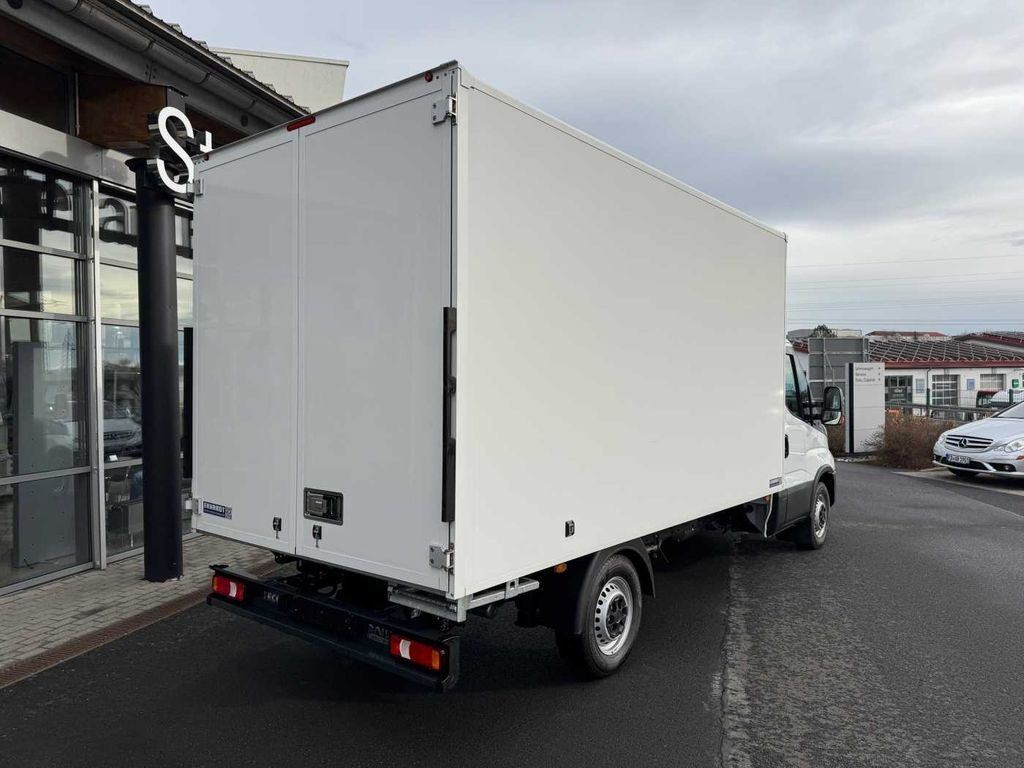 Iveco 35S16H Koffer *3-Sitze*Klima*Radio*Luft* - Xe tải nhỏ thùng kín: hình 5 Iveco 35S16H Koffer *3-Sitze*Klima*Radio*Luft* - Xe tải nhỏ thùng kín: hình 5