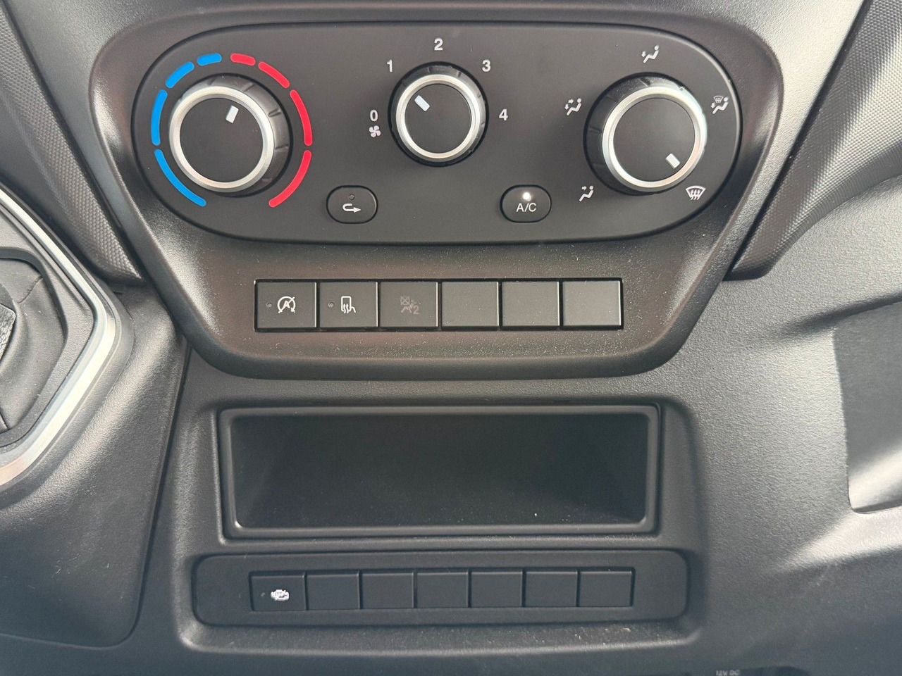 Cho thuê Iveco Daily 35S14 A8*R3.450mm*Automatik*Kamera*2Sitze* Iveco Daily 35S14 A8*R3.450mm*Automatik*Kamera*2Sitze*: hình 17 Cho thuê Iveco Daily 35S14 A8*R3.450mm*Automatik*Kamera*2Sitze* Iveco Daily 35S14 A8*R3.450mm*Automatik*Kamera*2Sitze*: hình 17