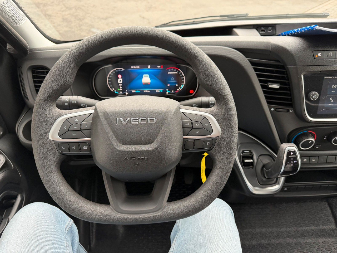 Cho thuê Iveco Daily 35S14 A8*R3.450mm*Automatik*Kamera*2Sitze* Iveco Daily 35S14 A8*R3.450mm*Automatik*Kamera*2Sitze*: hình 11 Cho thuê Iveco Daily 35S14 A8*R3.450mm*Automatik*Kamera*2Sitze* Iveco Daily 35S14 A8*R3.450mm*Automatik*Kamera*2Sitze*: hình 11