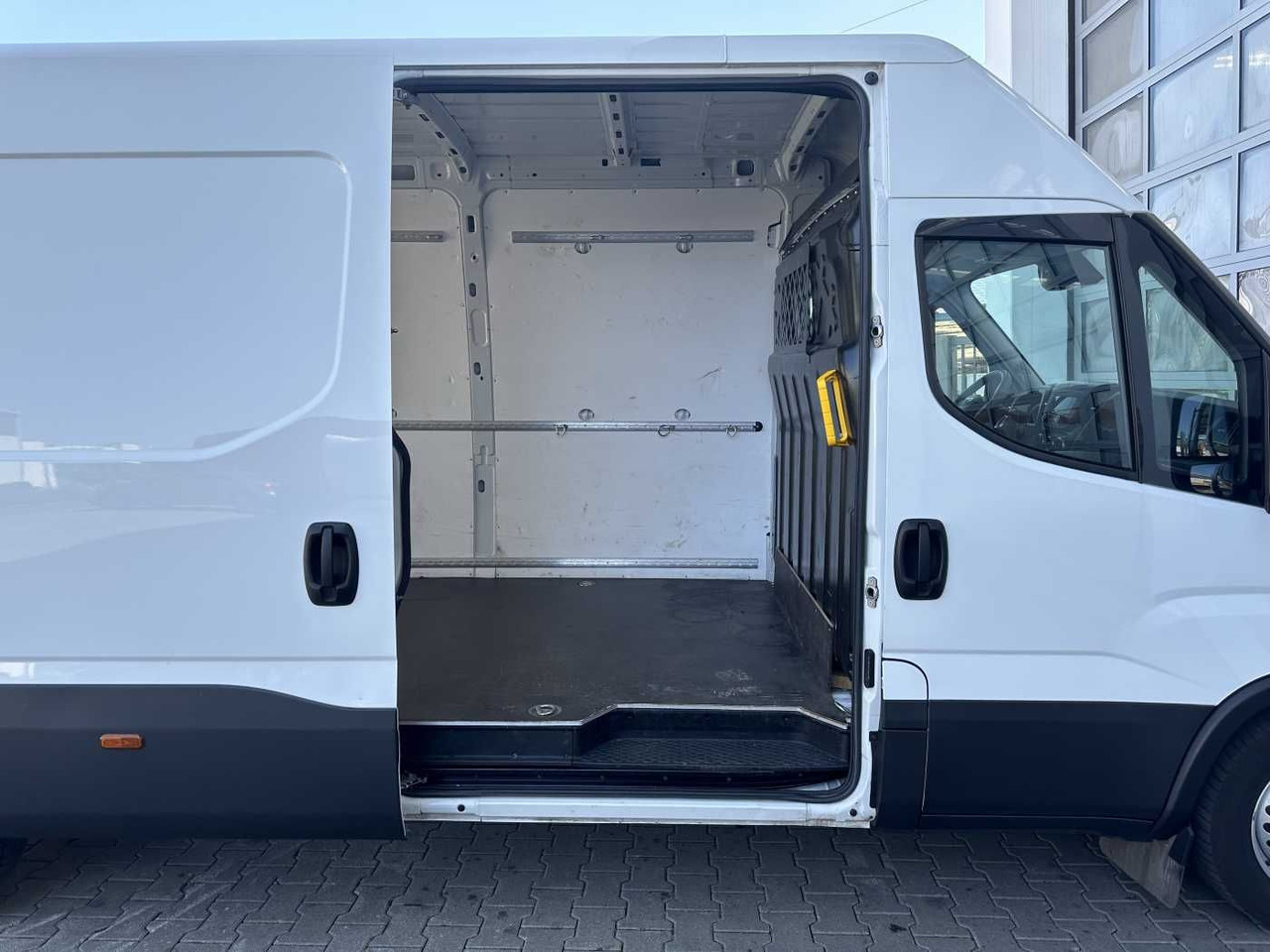 Iveco Daily 35S16 A8 *Klima*Radstand4.100mm* - Xe van chở hàng: hình 5 Iveco Daily 35S16 A8 *Klima*Radstand4.100mm* - Xe van chở hàng: hình 5