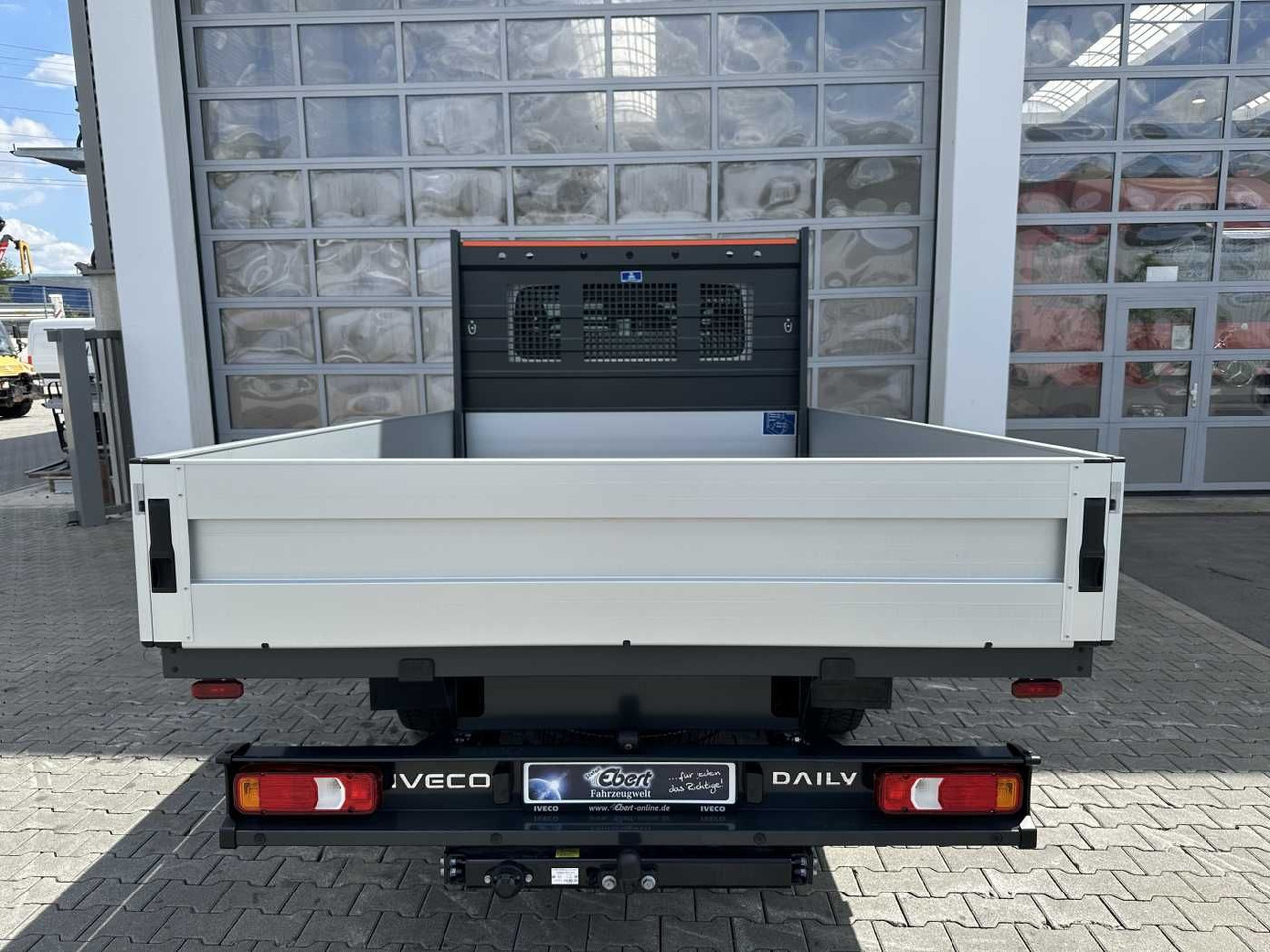 Iveco Daily 35S16 H 3.0L *R3.750mm*AHK*Automatik* 2x - Xe tải nhỏ phẳng: hình 5 Iveco Daily 35S16 H 3.0L *R3.750mm*AHK*Automatik* 2x - Xe tải nhỏ phẳng: hình 5