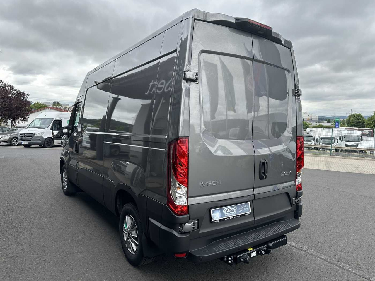 Iveco Daily 35S16 HA8V 3.0L *R3.520mm*AHK*Automatik* - Xe van chở hàng: hình 4 Iveco Daily 35S16 HA8V 3.0L *R3.520mm*AHK*Automatik* - Xe van chở hàng: hình 4