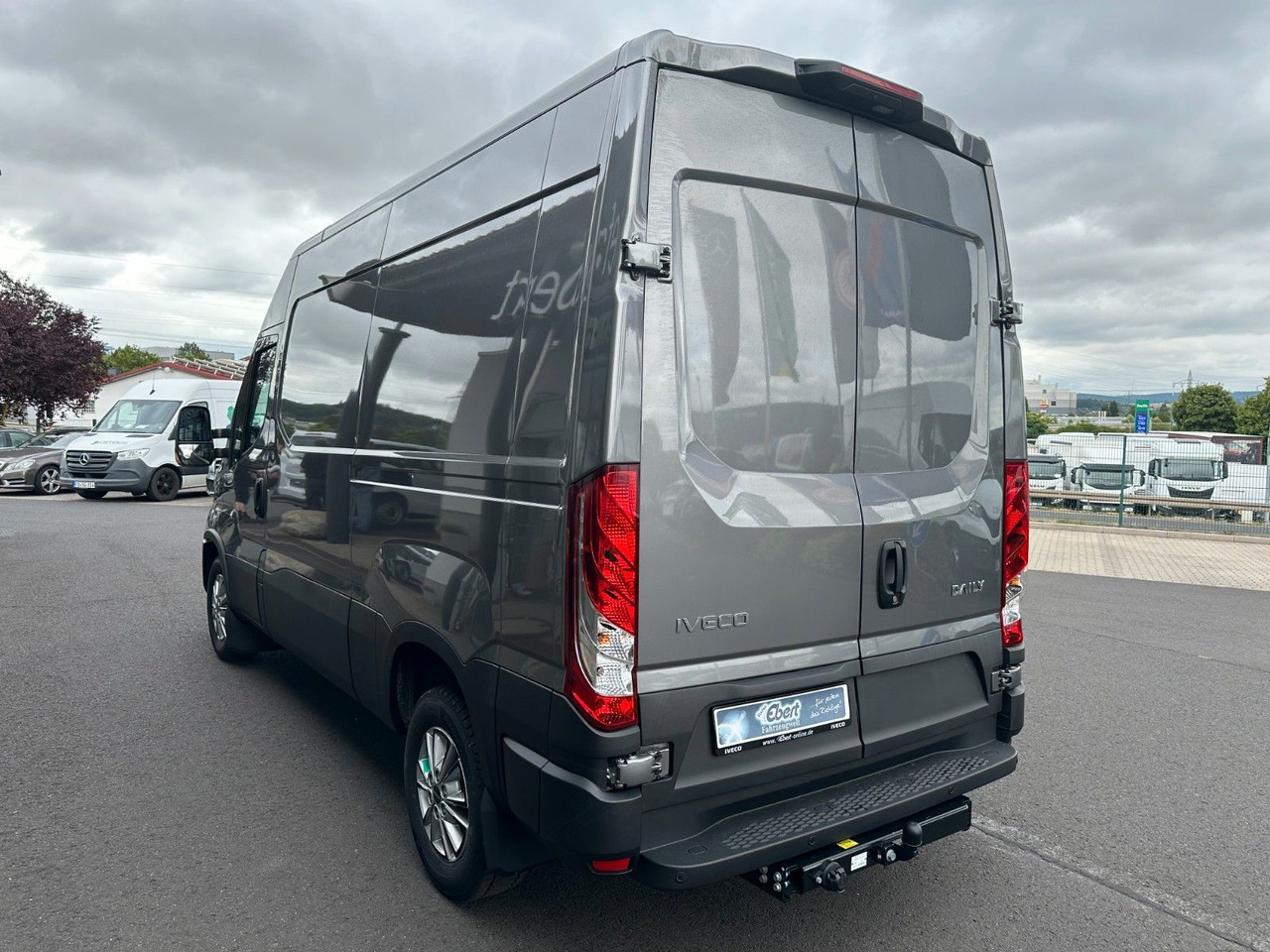 Iveco Daily 35S16 HA8V 3.0L *R3.520mm*AHK*Automatik* - Xe van chở hàng: hình 4 Iveco Daily 35S16 HA8V 3.0L *R3.520mm*AHK*Automatik* - Xe van chở hàng: hình 4