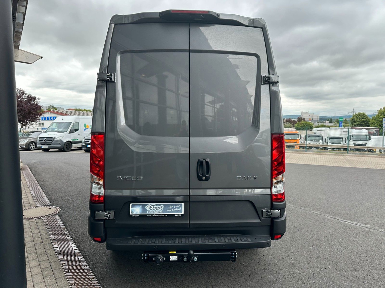 Iveco Daily 35S16 HA8V 3.0L *R3.520mm*AHK*Automatik* - Xe van chở hàng: hình 5 Iveco Daily 35S16 HA8V 3.0L *R3.520mm*AHK*Automatik* - Xe van chở hàng: hình 5