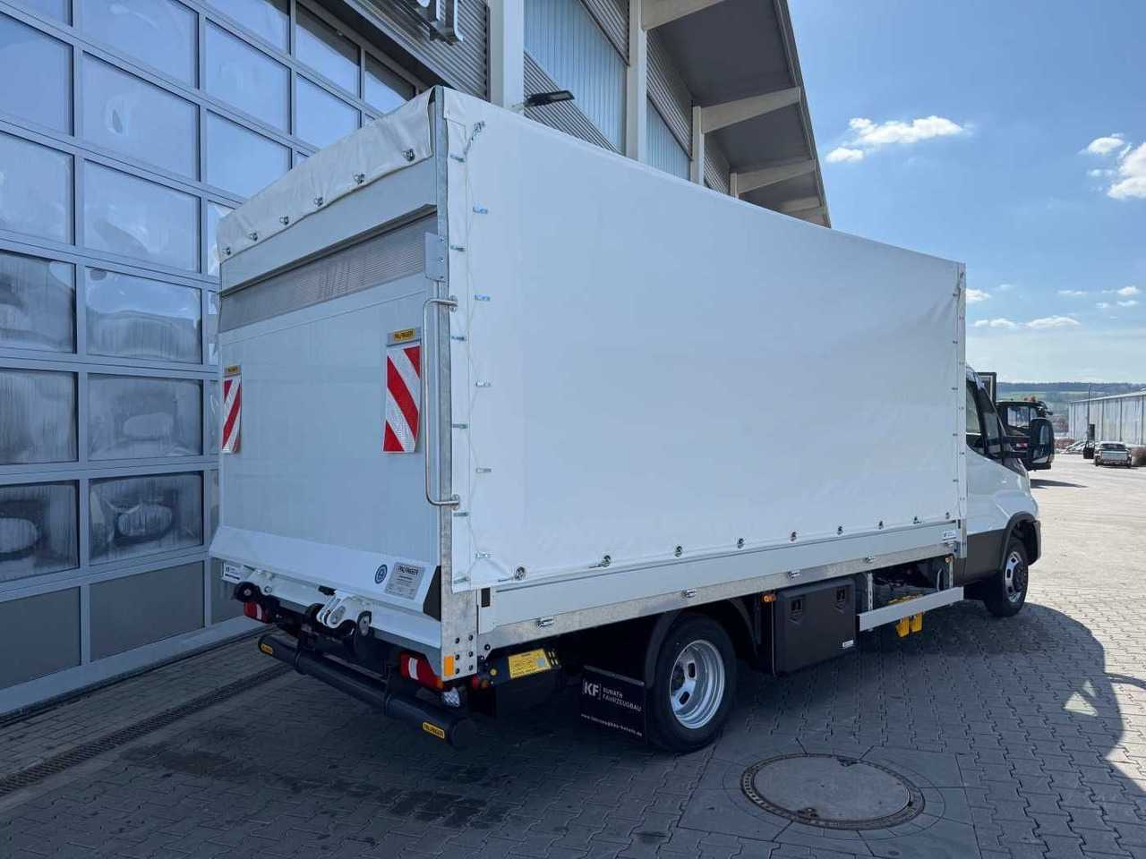 Iveco Daily 50C16 HA8 Pritsche+Plane *LBW* 3x - Xe van thùng mui bạt: hình 3 Iveco Daily 50C16 HA8 Pritsche+Plane *LBW* 3x - Xe van thùng mui bạt: hình 3