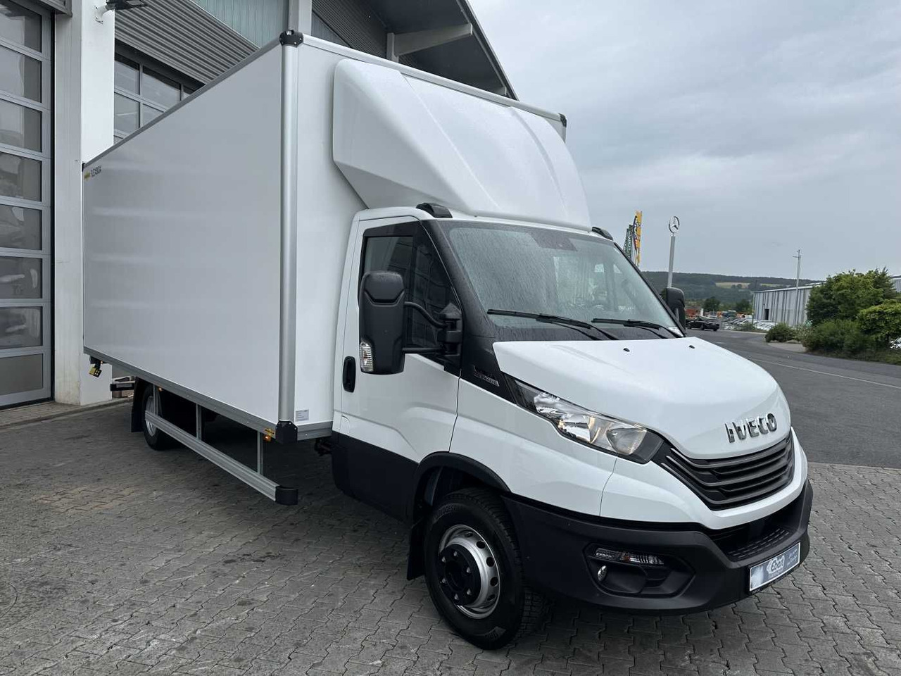 Iveco Daily 70C18 HA8 *R5.100mm*LBW*Luft*Automatik* - Xe tải nhỏ thùng kín: hình 3 Iveco Daily 70C18 HA8 *R5.100mm*LBW*Luft*Automatik* - Xe tải nhỏ thùng kín: hình 3