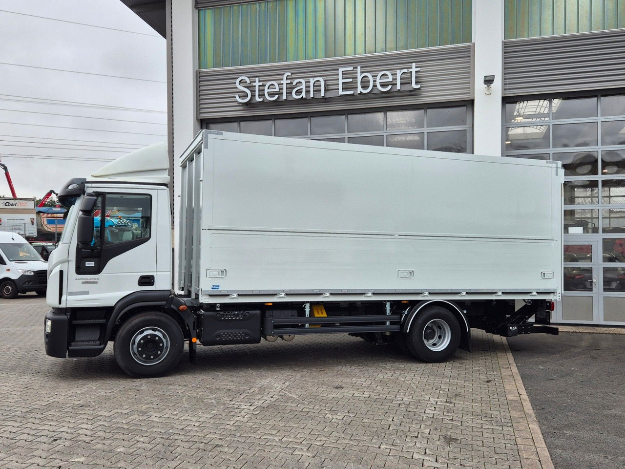 Iveco Eurocargo ML160E28/FP Böse Schwenkwand LBW 2xAHK - Xe tải đồ uống: hình 5 Iveco Eurocargo ML160E28/FP Böse Schwenkwand LBW 2xAHK - Xe tải đồ uống: hình 5