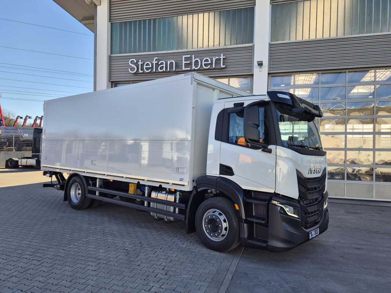 Iveco S-Way AD190S40/FP Böse Schwenkwand LBW 2x AHK - Xe tải đồ uống: hình 2 Iveco S-Way AD190S40/FP Böse Schwenkwand LBW 2x AHK - Xe tải đồ uống: hình 2