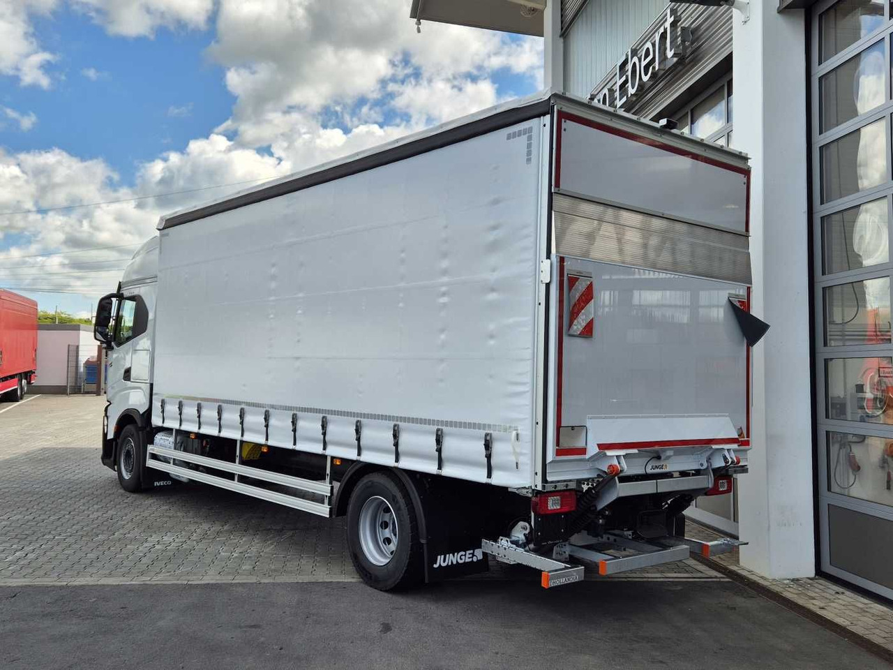 Iveco S-Way AS190S42/P Schiebeplanen LBW 2.000kg AHK - Xe tải thùng mui bạt: hình 5 Iveco S-Way AS190S42/P Schiebeplanen LBW 2.000kg AHK - Xe tải thùng mui bạt: hình 5