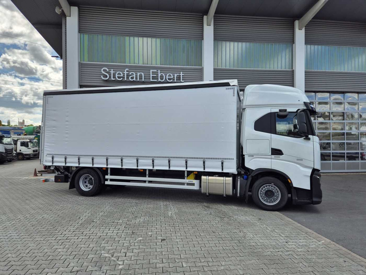 Iveco S-Way AS190S42/P Schiebeplanen LBW 2.000kg AHK - Xe tải thùng mui bạt: hình 4 Iveco S-Way AS190S42/P Schiebeplanen LBW 2.000kg AHK - Xe tải thùng mui bạt: hình 4