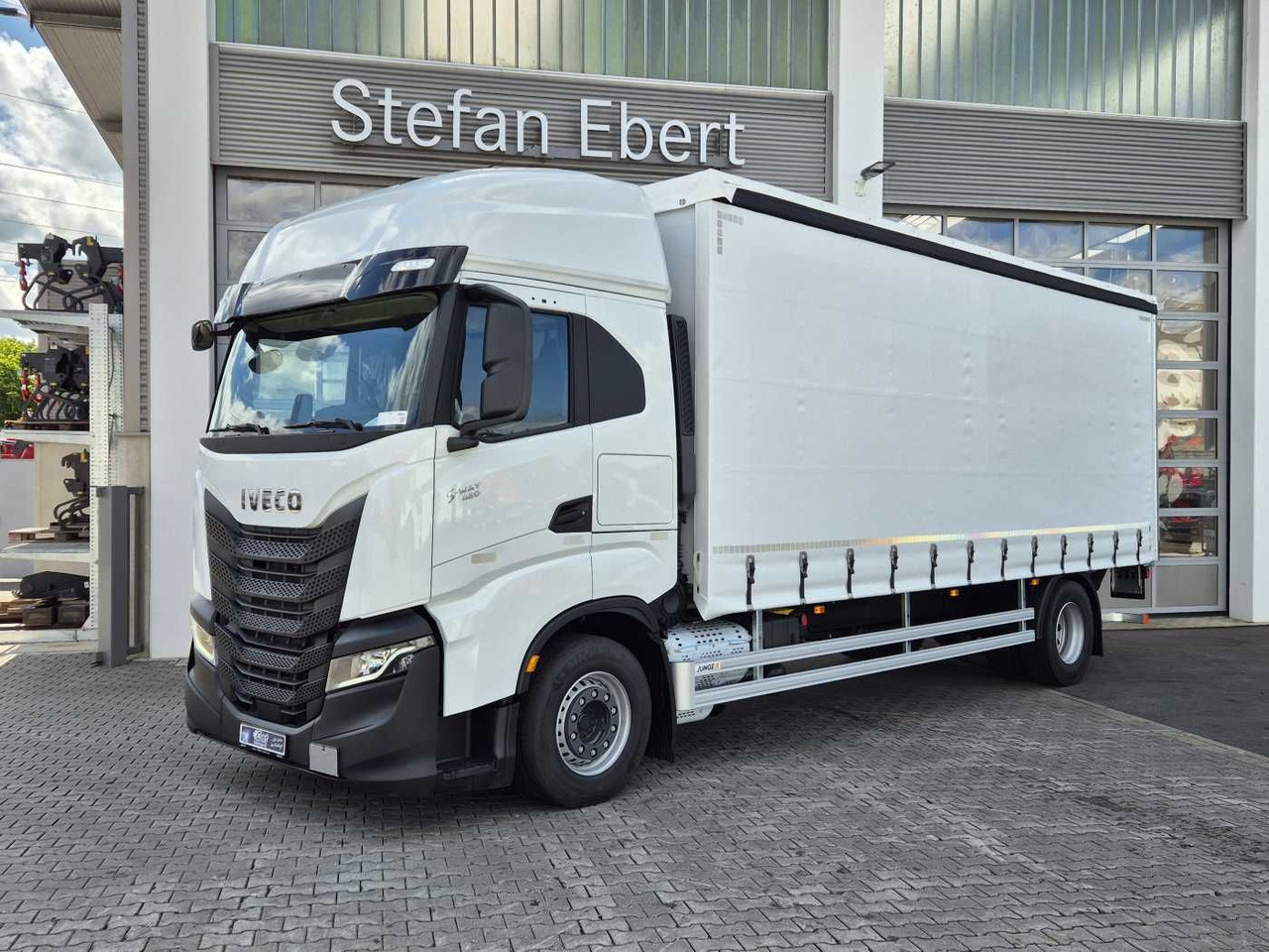 Iveco S-Way AS190S42/P Schiebeplanen LBW 2.000kg AHK - Xe tải thùng mui bạt: hình 1 Iveco S-Way AS190S42/P Schiebeplanen LBW 2.000kg AHK - Xe tải thùng mui bạt: hình 1