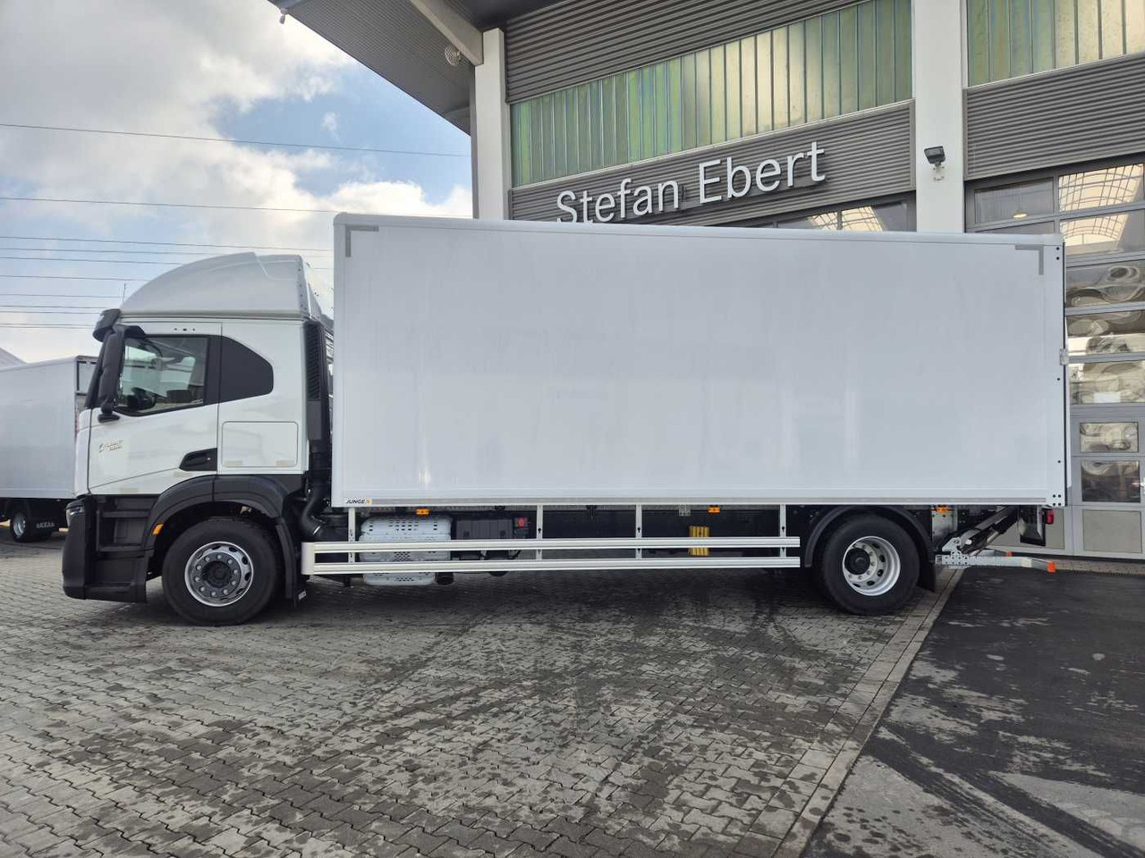 Iveco S Way AT190S40/P LBW Tür AHK Navi Bett - Xe tải hộp: hình 4 Iveco S Way AT190S40/P LBW Tür AHK Navi Bett - Xe tải hộp: hình 4