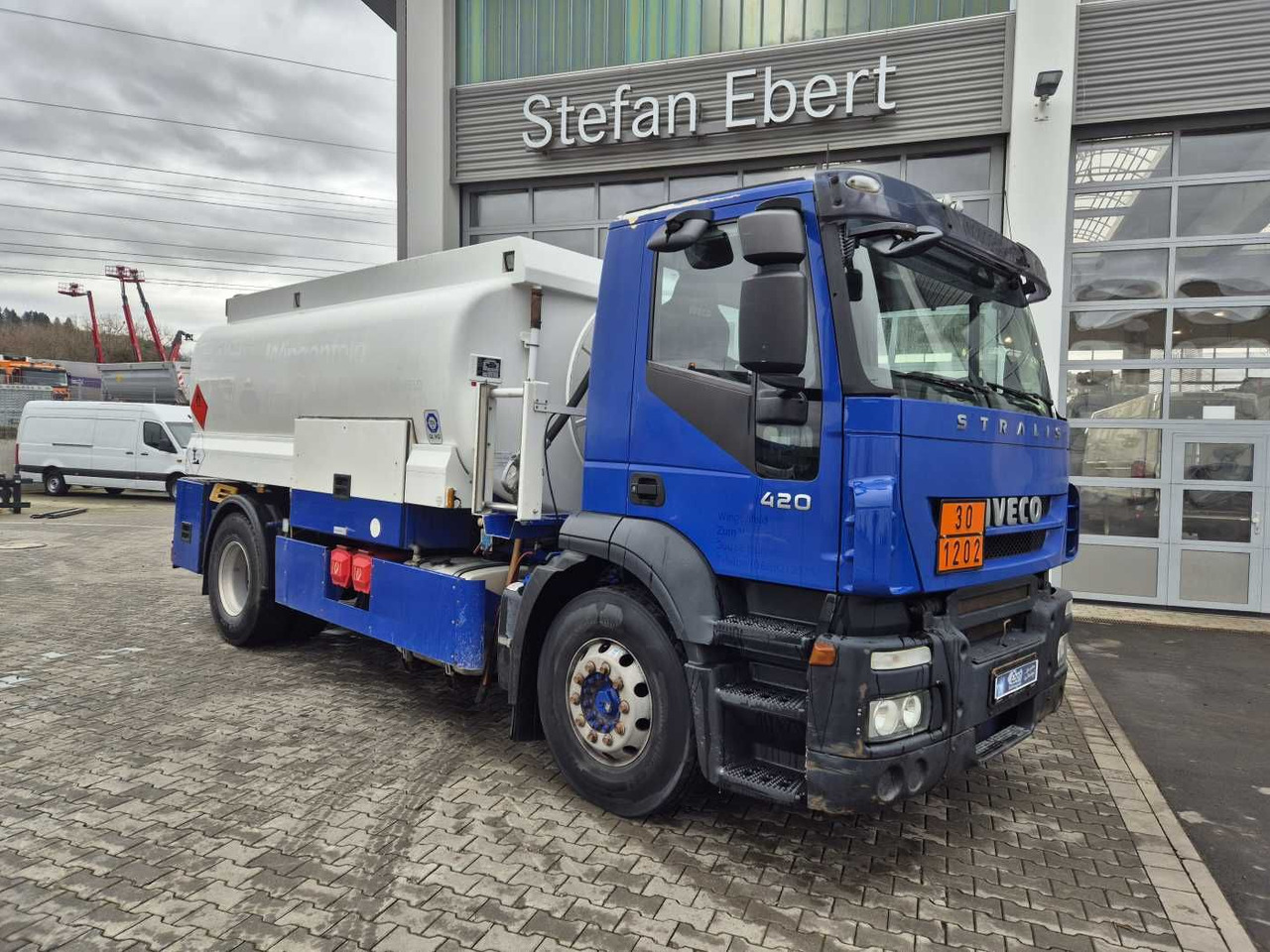Iveco Stralis AD190S42/P 14.000L Lindner&Fischer - Xe bồn: hình 2 Iveco Stralis AD190S42/P 14.000L Lindner&Fischer - Xe bồn: hình 2