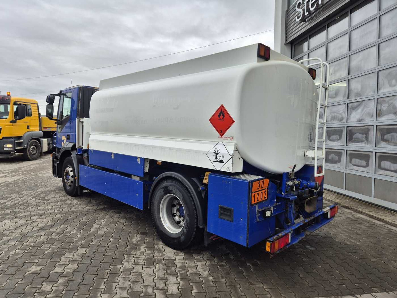 Iveco Stralis AD190S42/P 14.000L Lindner&Fischer - Xe bồn: hình 5 Iveco Stralis AD190S42/P 14.000L Lindner&Fischer - Xe bồn: hình 5