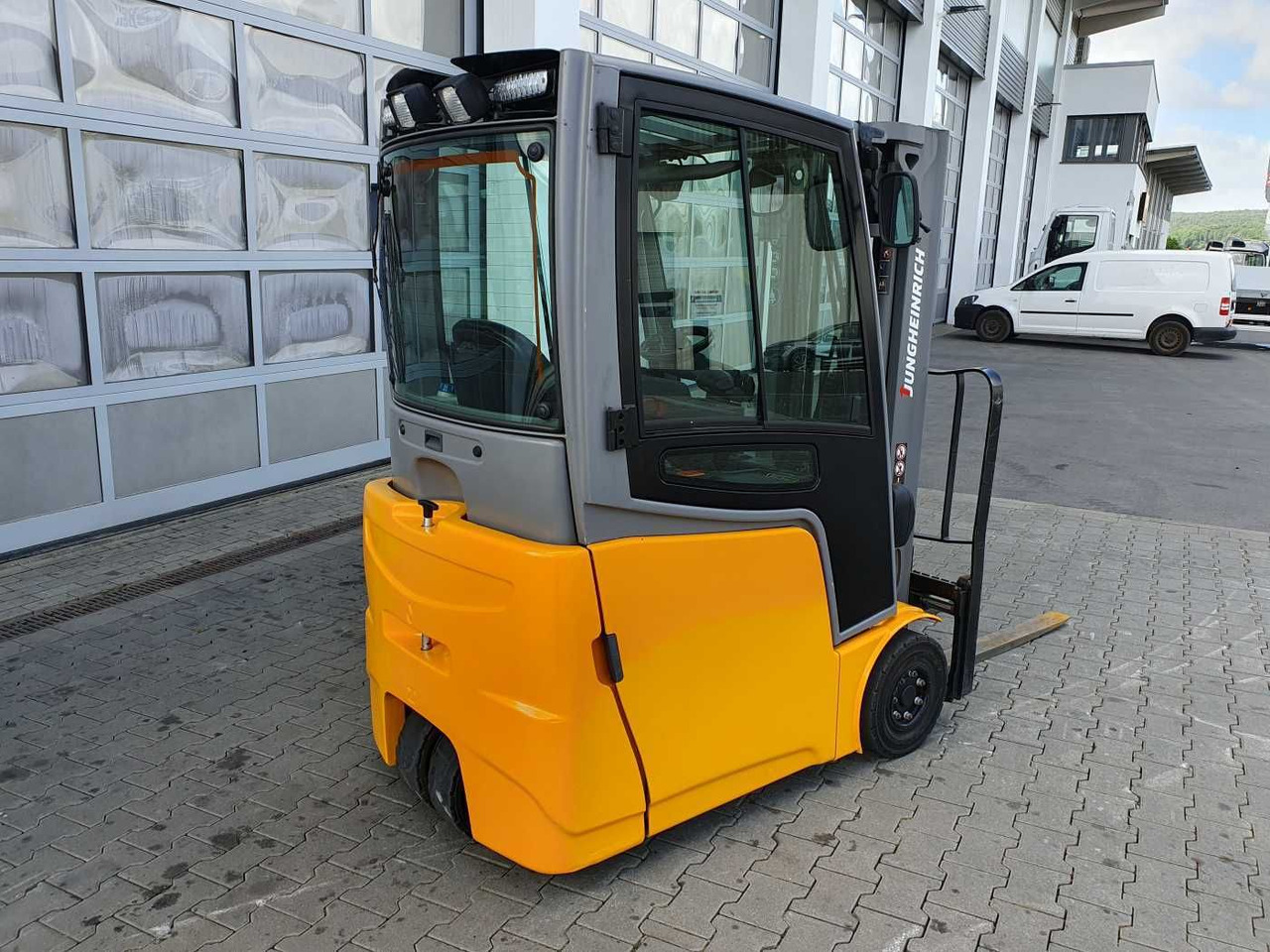 Jungheinrich EFG 215 / Triplex: 4.25m! / SS / 2.472h! / 2020 - Xe nâng điện: hình 4 Jungheinrich EFG 215 / Triplex: 4.25m! / SS / 2.472h! / 2020 - Xe nâng điện: hình 4