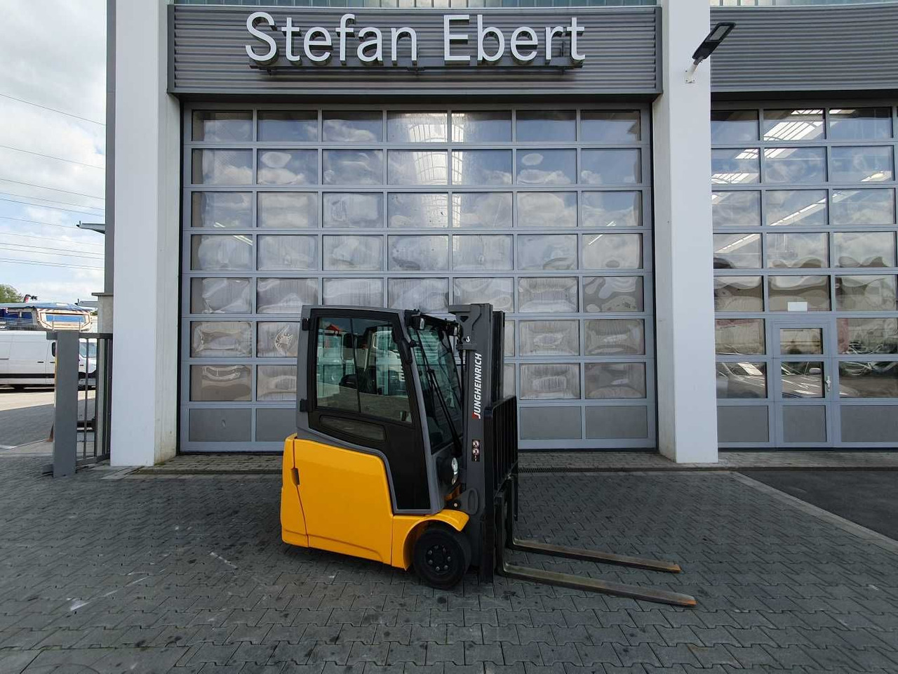 Jungheinrich EFG 215 / Triplex: 4.25m! / SS / 4.166h / 2024 - Xe nâng điện: hình 1 Jungheinrich EFG 215 / Triplex: 4.25m! / SS / 4.166h / 2024 - Xe nâng điện: hình 1
